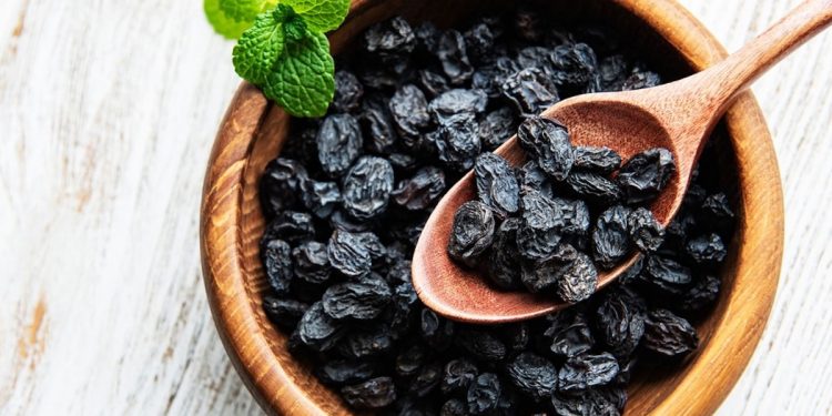Ciruelas, uvas pasas y dátiles: ¿qué beneficios aportan las frutas deshidratadas?