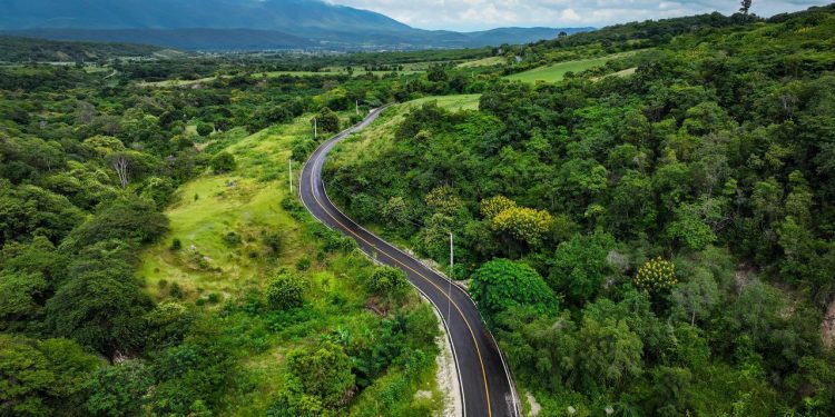 Abinader impulsa desarrollo en San Juan con nuevas naves industriales, aeropuerto y proyectos agrícolas
