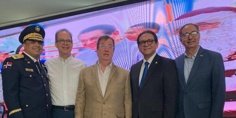 Liderazgo empresarial destaca transparencia del senador Daniel Rivera y gestión policial en Santiago