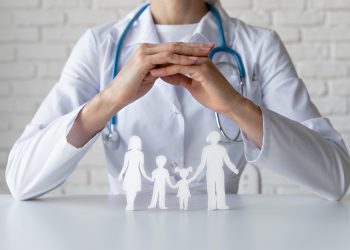 Expertos alertan sobre inminente crisis financiera en el sistema de salud dominicano