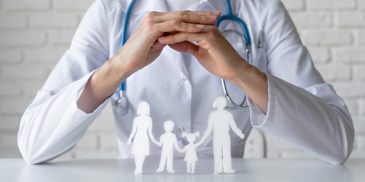 Expertos alertan sobre inminente crisis financiera en el sistema de salud dominicano