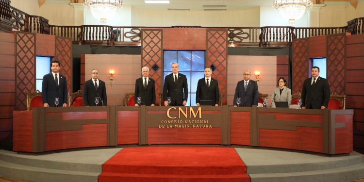 Abinader convoca al CNM para iniciar selección de jueces de altas cortes