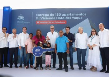 Abinader inaugura en Hato del Yaque de Santiago 180 viviendas que beneficiarán a cientos de familias y una escuela que favorecerá a 650 estudiantes
