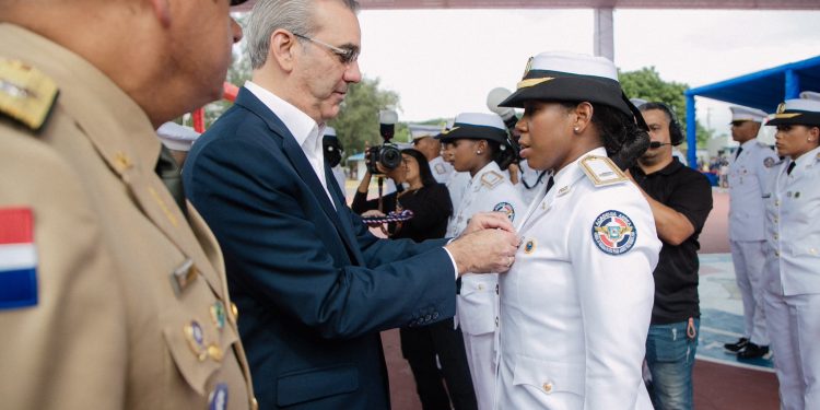 Abinader preside graduación de 40 nuevos cadetes de la Fuerza Aérea Dominicana
