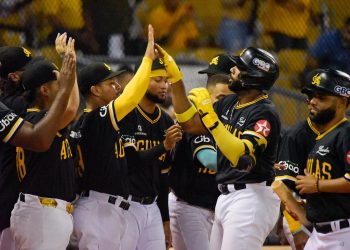 Águilas consolidan dominio en casa; Toros dejan en el terreno a Estrellas y Escogido fulmina al Licey