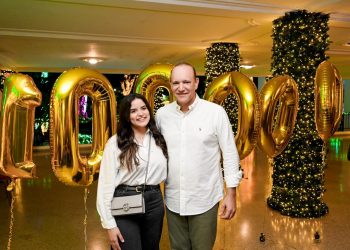 Alcaldía de Santiago celebra un hito histórico al recibir al visitante número 100,000 de “Encantus”