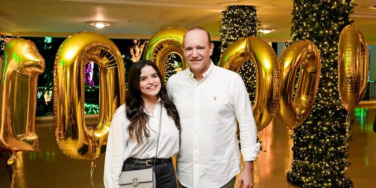 Alcaldía de Santiago celebra un hito histórico al recibir al visitante número 100,000 de “Encantus”