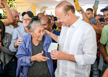 Alcaldía de Santiago cumple y anticipa el salario 13 a sus trabajadores