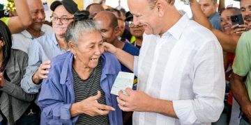 Alcaldía de Santiago cumple y anticipa el salario 13 a sus trabajadores