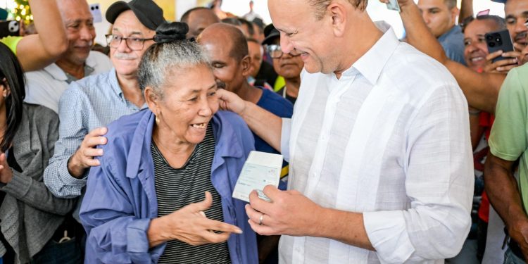 Alcaldía de Santiago cumple y anticipa el salario 13 a sus trabajadores