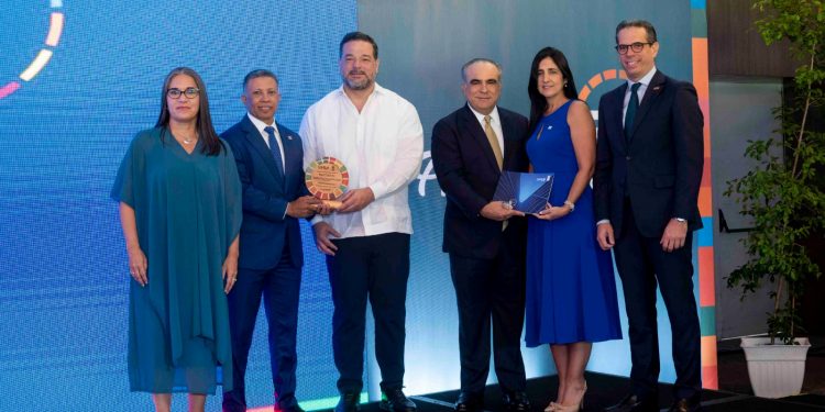 Banreservas recibe reconocimiento por su programa Fomenta Pymes como modelo de negocio