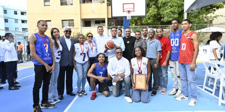 Banreservas remodela emblemática cancha mixta en Villa Consuelo
