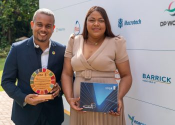 Barrick Pueblo Viejo impulsa proyecto femenino que transforma la fibra de coco en herramienta de restauración ambiental