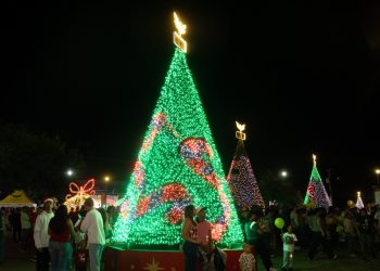Cementos Cibao ilumina la Navidad en Santiago con un emotivo encendido en el Monumento a los Héroes de la Restauración