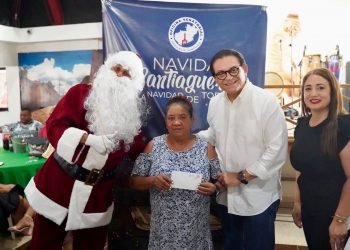 Daniel Rivera enciende la alegría comunitaria con el inicio de Navidad Santiaguera 2025