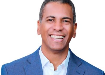 Demóstenes Martínez asume la presidencia provincial de la Fuerza del Pueblo en Santiago