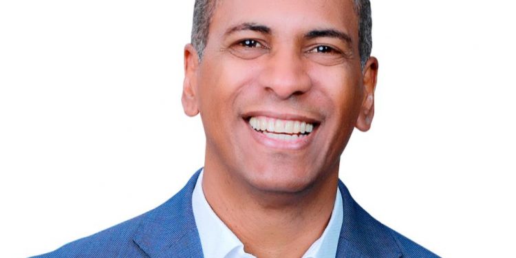 Demóstenes Martínez asume la presidencia provincial de la Fuerza del Pueblo en Santiago