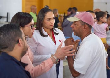 Dharuelly D’Aza lleva salud y programas sociales a Jacagua