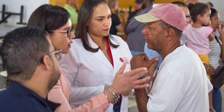 Dharuelly D’Aza lleva salud y programas sociales a Jacagua