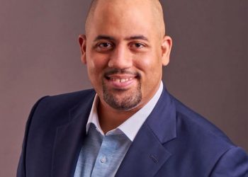 Agente Edwin Domínguez plantea modernizar normas del béisbol local ante el empuje asiático