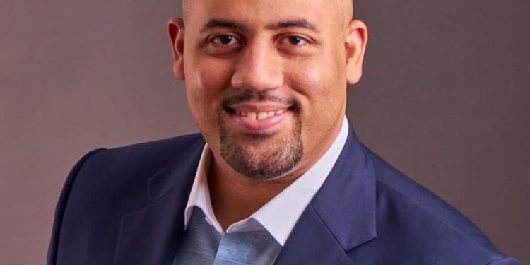 Agente Edwin Domínguez plantea modernizar normas del béisbol local ante el empuje asiático