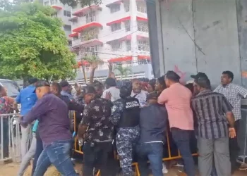 Desordenes alteran entrega navideña organizada por Leonel Fernández