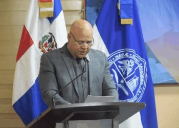 Enegildo Peña rinde homenaje a su madre con la obra “Contextos desde Lengua”