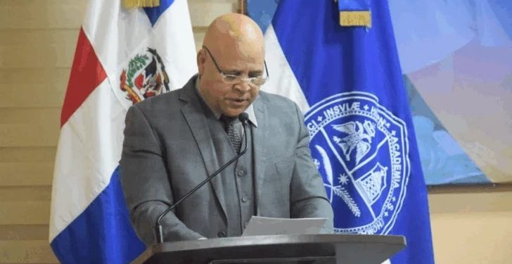 Enegildo Peña rinde homenaje a su madre con la obra “Contextos desde Lengua”
