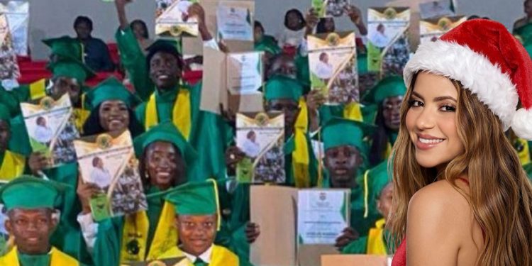 Shakira celebra la graduación de 415 jóvenes y lo define como su mayor alegría navideña