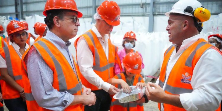 Economía productiva y empleo en alza marcan el balance del MICM en 2025