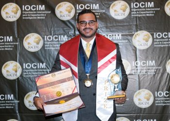 Doctor Julián Rodríguez recibe distinción internacional por su excelencia en medicina paliativa