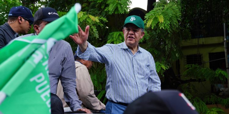 JCE llama la atención a Fuerza del Pueblo por marcha con símbolos partidarios