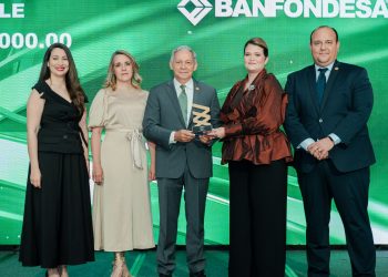 BANFONDESA recibe premio de la BVRD como líder en “Instrumento Sostenible” en los Premios 2025