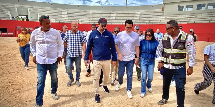 Ministro David Collado anuncia entrega en diciembre de la Plaza Cultural Seibana