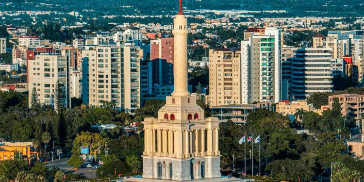 APAP impulsará transformación inclusiva del Monumento a los Héroes de la Restauración