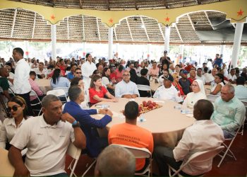 Vicepresidenta Raquel Peña fortalece lazos con líderes cristianos del Cibao en encuentro navideño