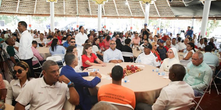 Vicepresidenta Raquel Peña fortalece lazos con líderes cristianos del Cibao en encuentro navideño