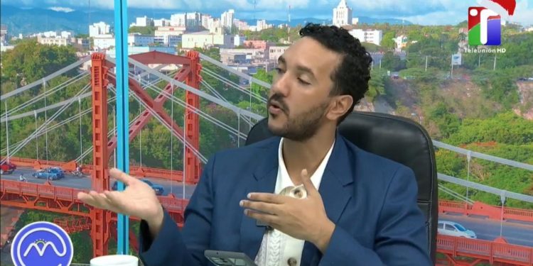 Saul McDougal destaca logros institucionales y visión de seguridad social universal de la DIDA en entrevista con Nelson Peralta