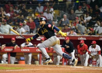 Águilas sostienen el liderato tras dividir con Escogido; Gigantes y Estrellas aprietan la pelea