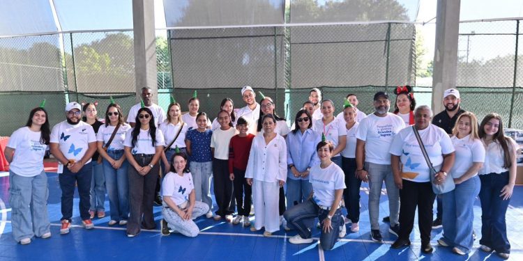 Voluntariado Banreservas lleva alegría navideña a familias de la zona norte