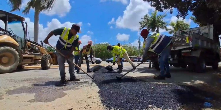 Coraasan valora apoyo del MOPC al fortalecimiento del plan de bacheo en Santiago