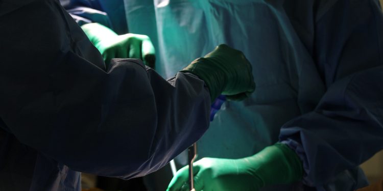 Unión Médica del Norte realiza la primera cirugía robótica de columna del Caribe