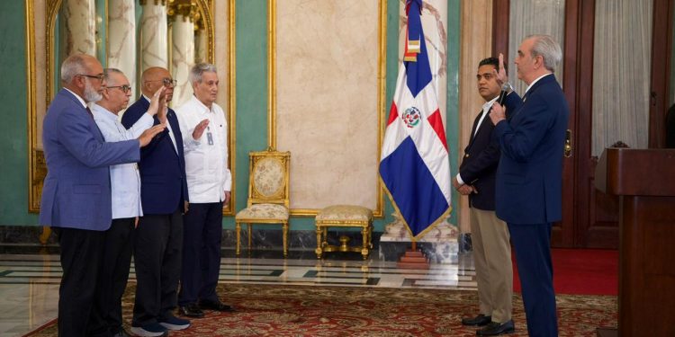 Abinader conforma veeduría ciudadana para garantizar transparencia en obras deportivas con fondos recuperados