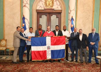 Abinader despide a los Leones del Escogido rumbo a la Serie del Caribe 2026