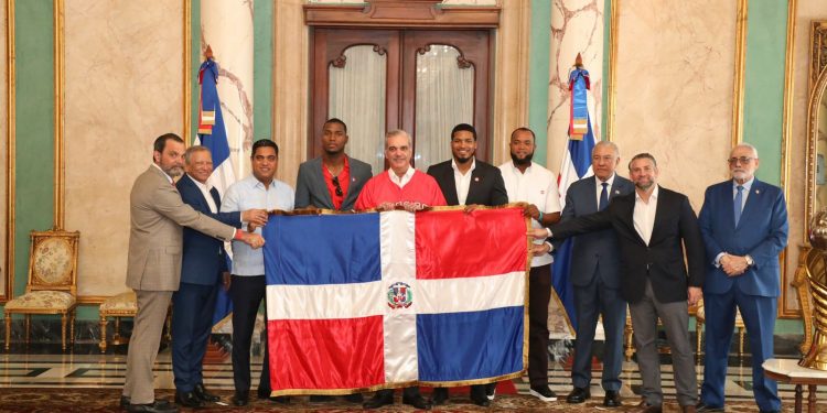 Abinader despide a los Leones del Escogido rumbo a la Serie del Caribe 2026
