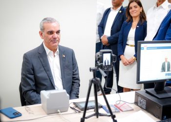 Presidente Abinader encabeza el lanzamiento del nuevo pasaporte electrónico de la República Dominicana