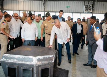 Abinader impulsa hito histórico con la presentación del primer blindado militar ensamblado en el país