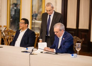 Abinader pone en marcha el nuevo reglamento de contrataciones y refuerza la transparencia estatal