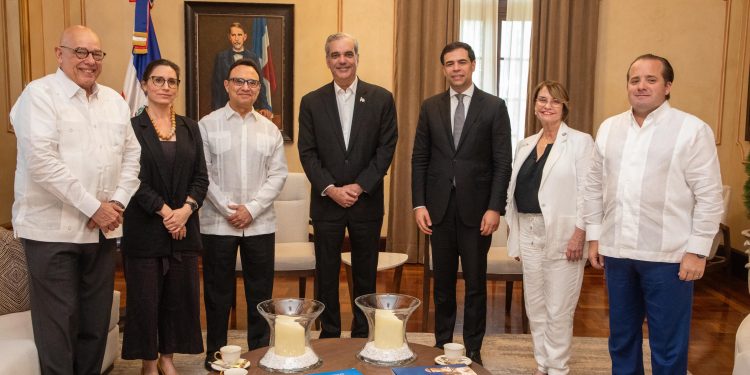 Abinader respalda alianza cultural con Berklee y destaca impulso al talento musical dominicano