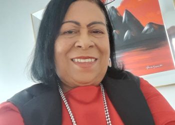 Águeda Alejo buscará la reelección al frente de la Asociación de Locutores de Santiago